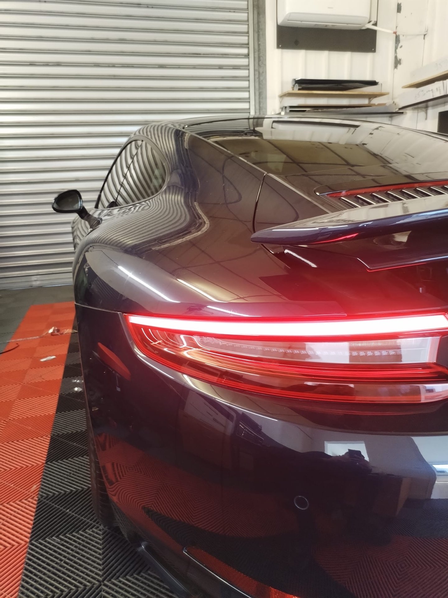 Détail feu arrière LED Porsche 911 teintée